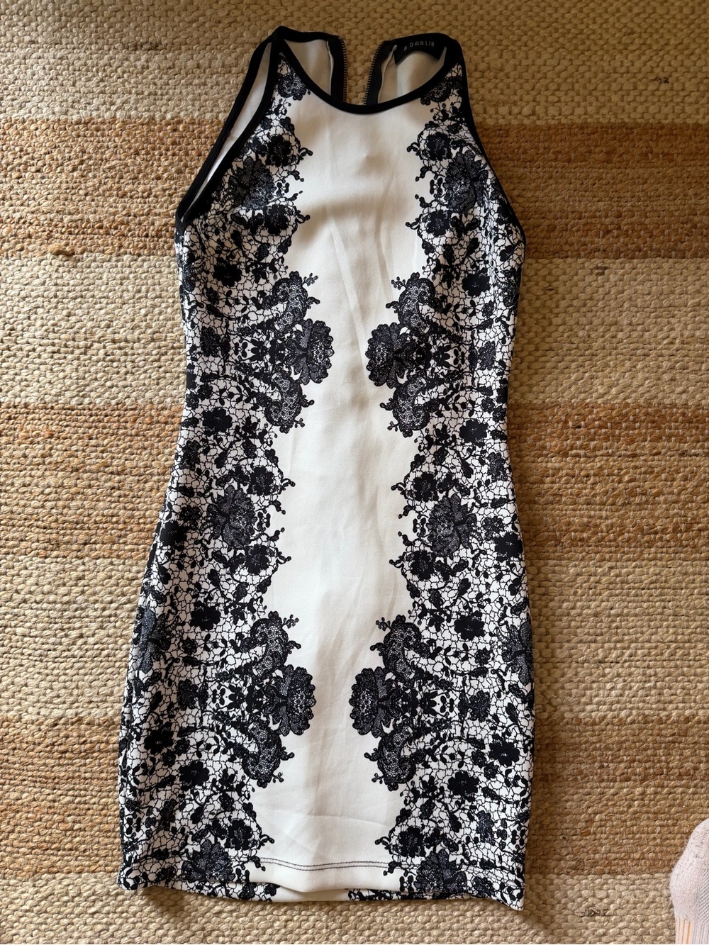 Sleeveless Black & White Lace-Print Bodycon Dress